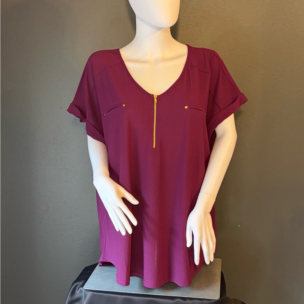 Flower & Feather  Plus Size Plum Short Sleeve V-Neck Blouse Gold Accents Sz 3X